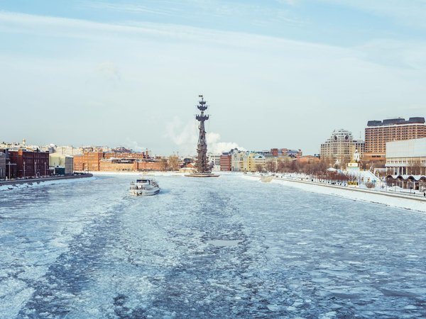 Comment planifier une expédition pour observer les gorilles des montagnes en Ouganda : équipements et conseils pratiques ?